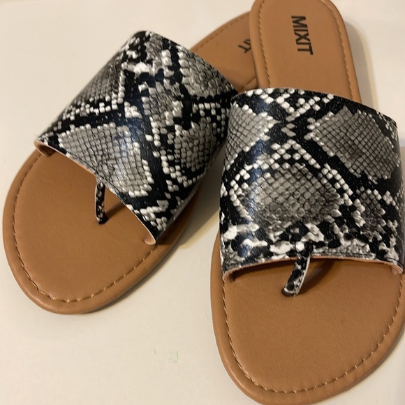 Brand new Mixit sandal. - Picture 3 of 3